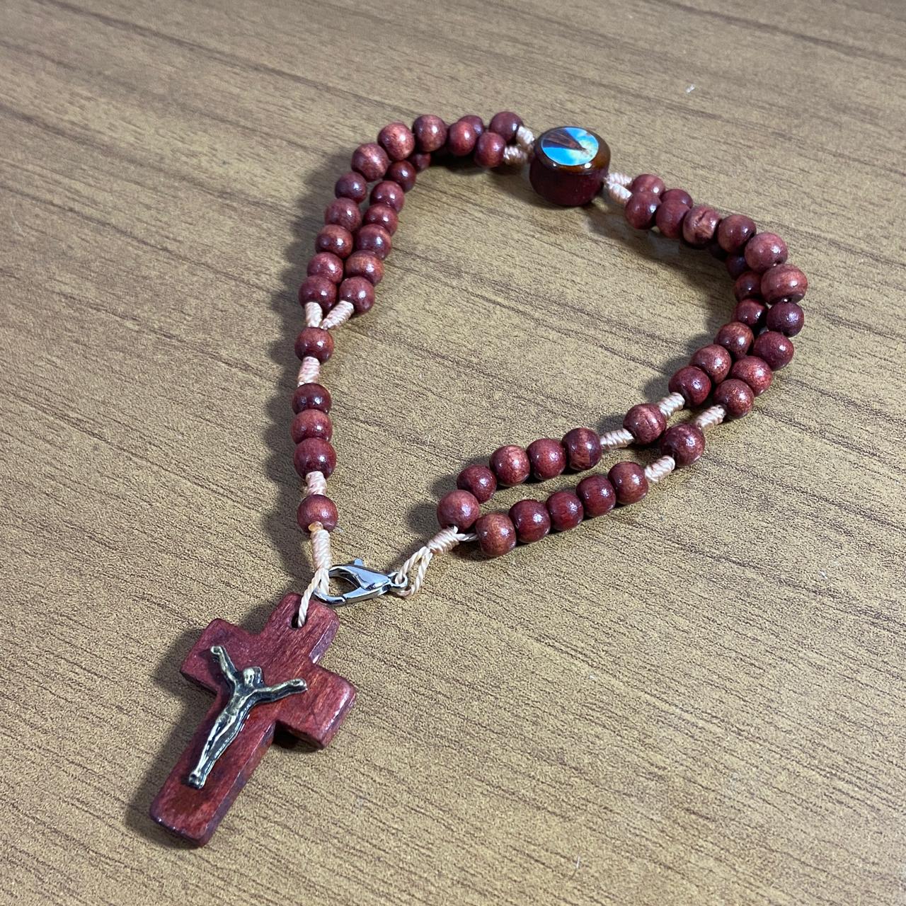 TERÇO PULSEIRA MADEIRA NOSSA SENHORA APARECIDA (12 UNIDADES)