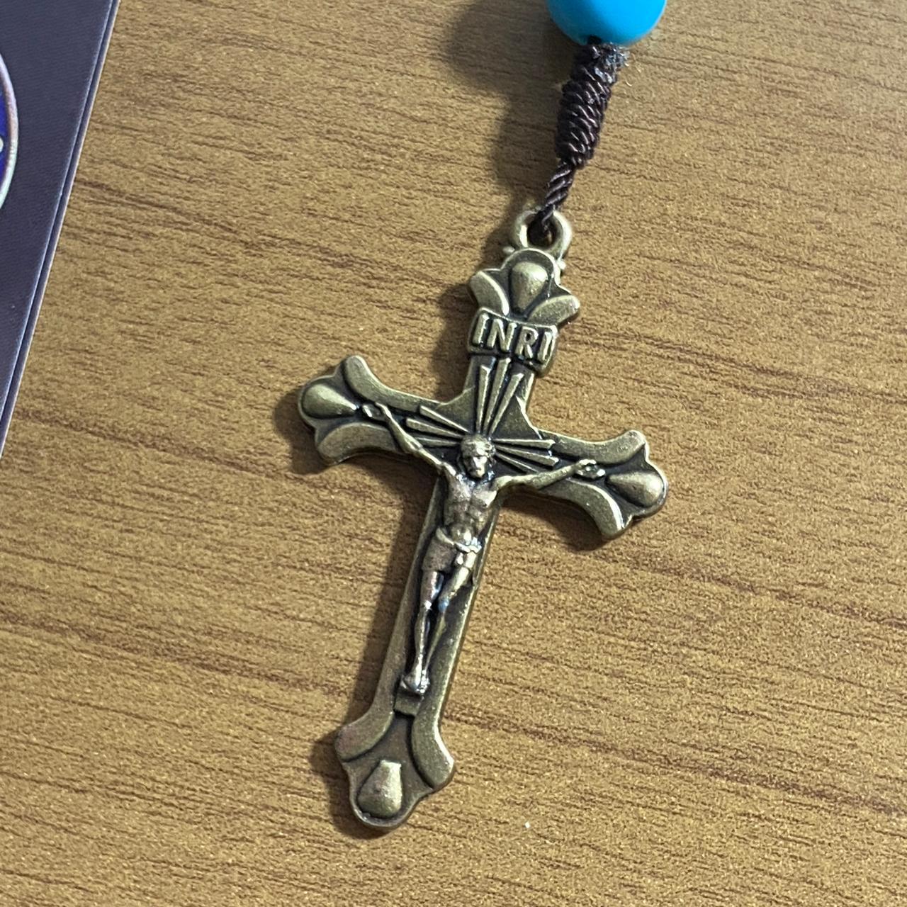 TERÇO PÉROLA AZUL CAMPISTA MEDALHA SÃO BENTO 10MM (1 UNIDADE)