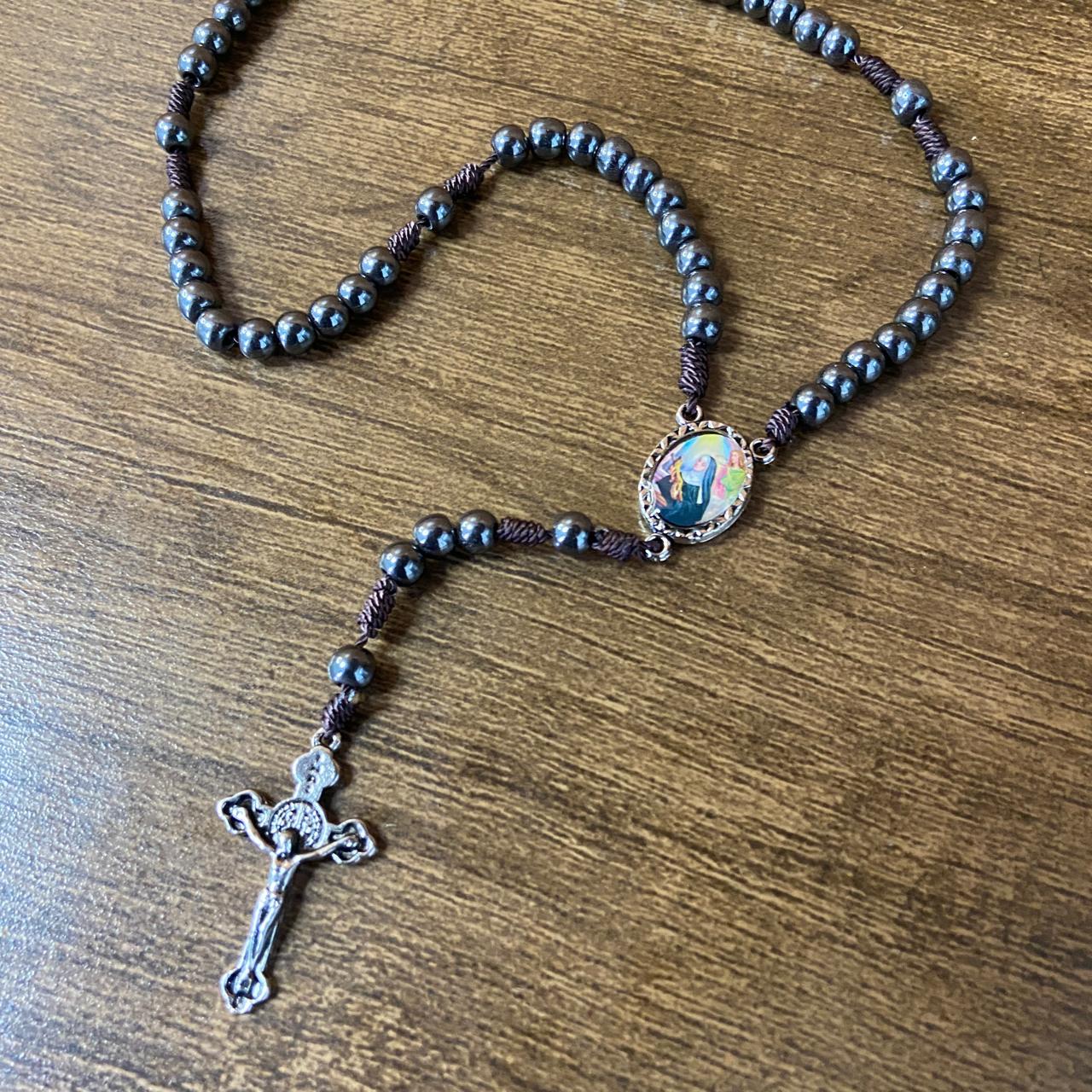 TERÇO DE HEMATITA SANTA RITA DE CÁSSIA 6MM (3 UNIDADES)