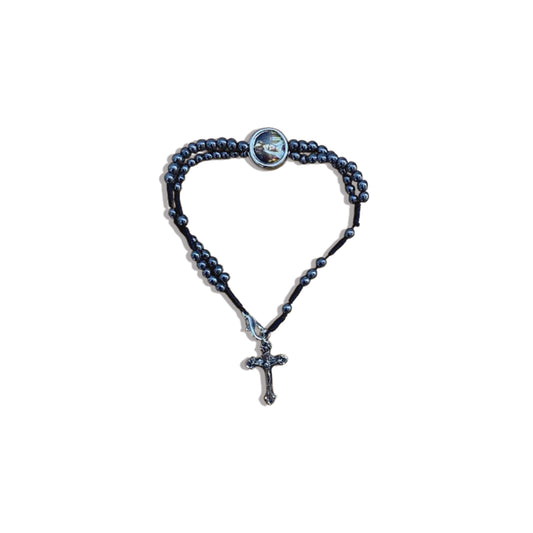 TERÇO PULSEIRA HEMATITA MEDALHA RESINADA NOSSA SENHORA DE FÁTIMA MOD2  ( 6 UNIDADES)