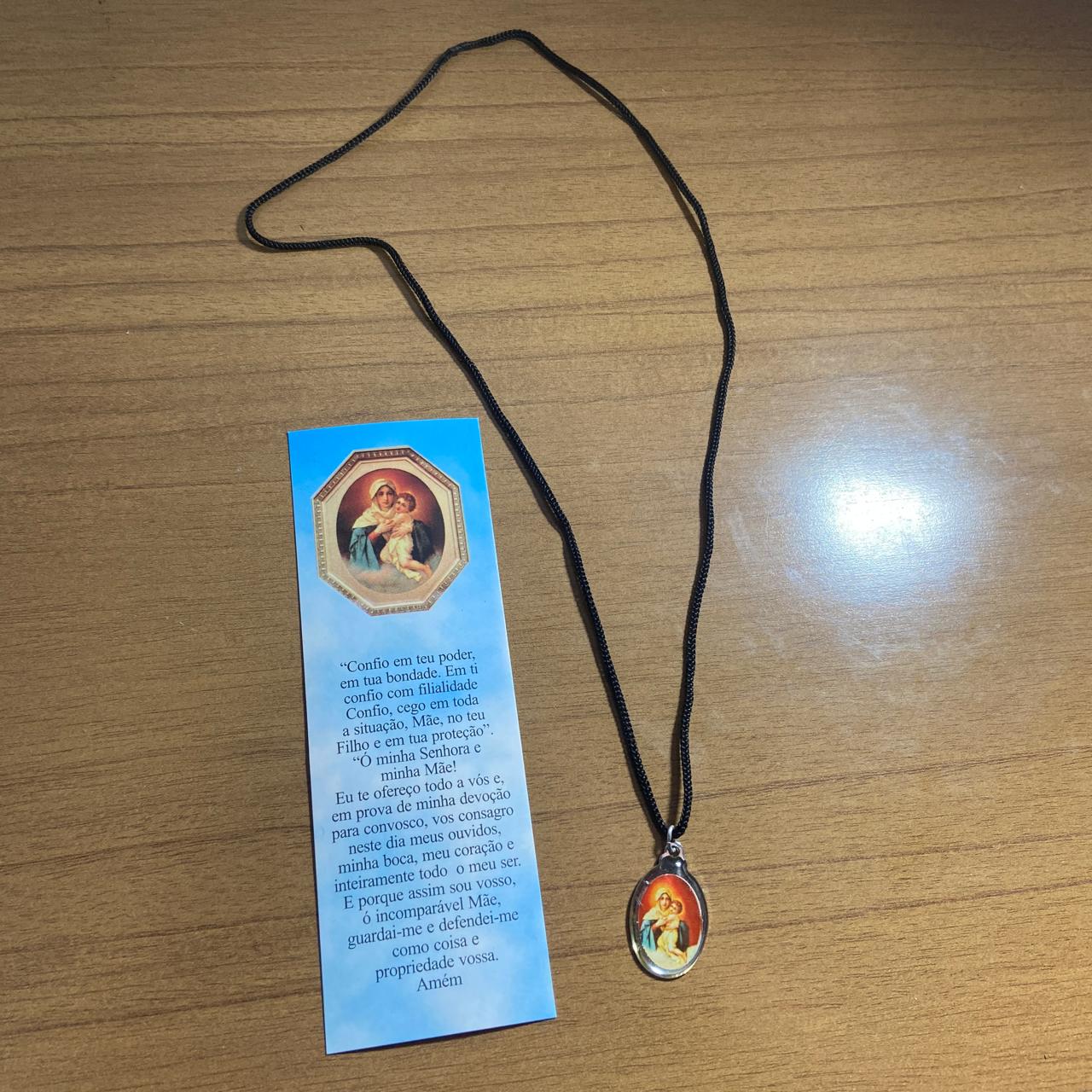 CORDÃO COM MEDALHA RESINADA MÃE RAINHA (1 UNIDADES)
