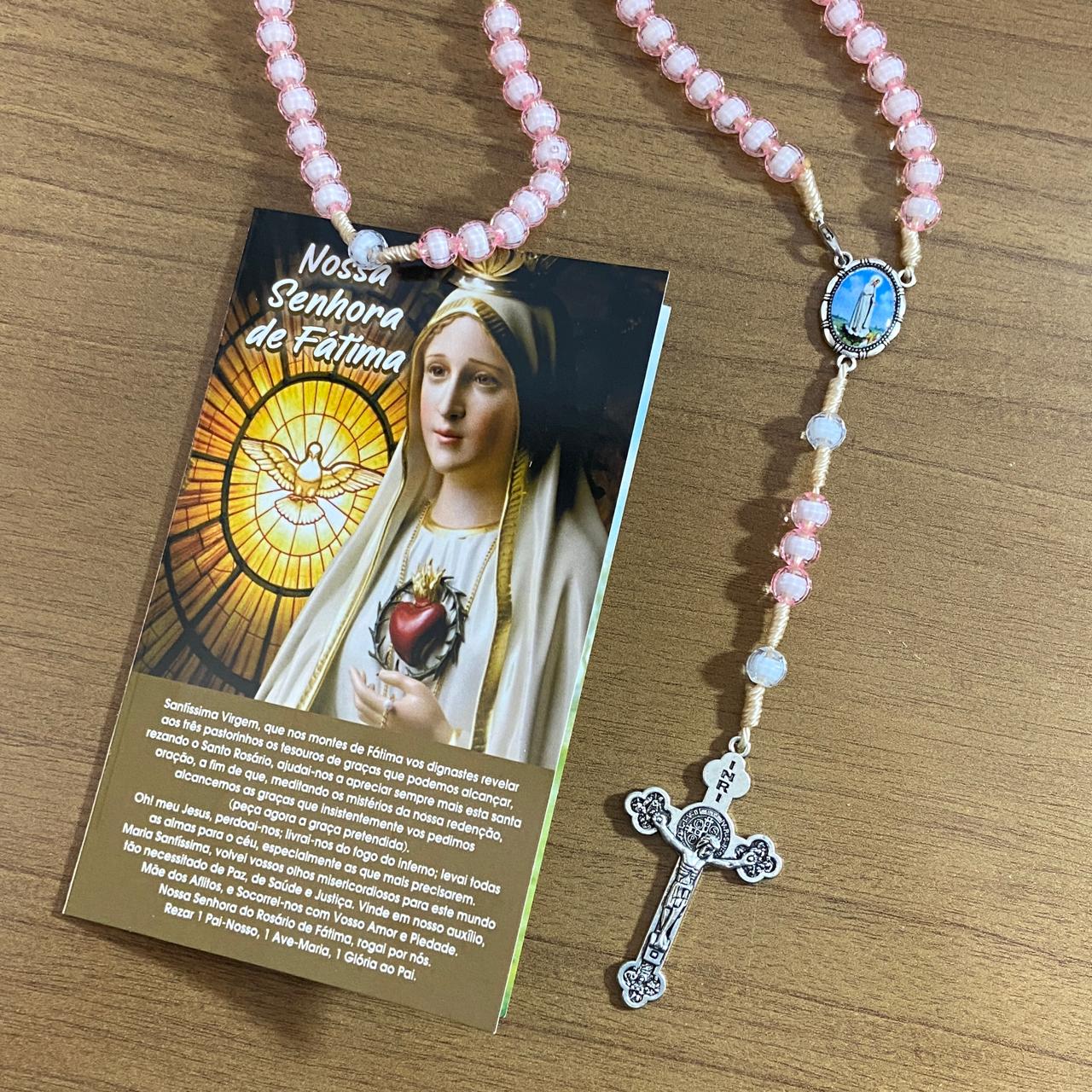 TERÇO ACRÍLICO ROSA COM FECHO NOSSA SENHORA DE FÁTIMA 08MM (1 UNIDADE)