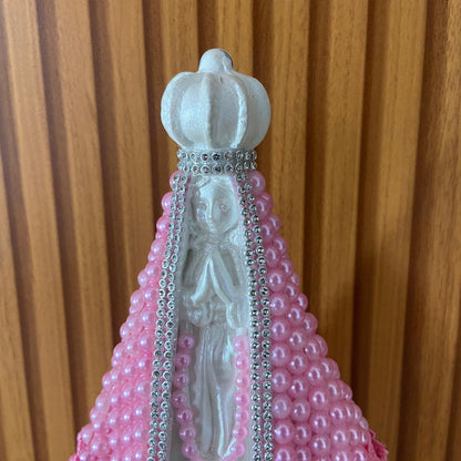IMAGEM DE GESSO NOSSA SENHORA APARECIDA BRANCA BORDADA COM PÉROLA ROSA 22,5CM (1 UNIDADE)
