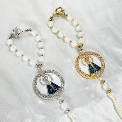 DEZENA PARA CARRO DOURADA E PRATEADA NOSSA SENHORA APARECIDA REDONDA MADREPÉROLA AMORA BRANCA 10MM (3 UNIDADES)