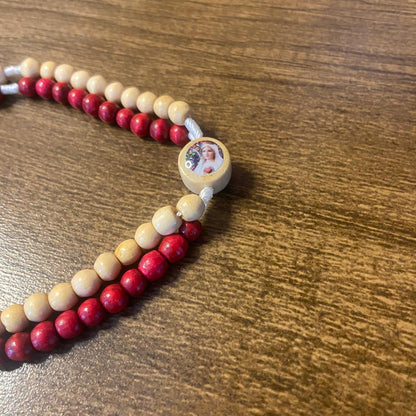 TERÇO PULSEIRA MADEIRA MISERICÓRDIA SANTOS SORTIDOS  05MM ( 12UNIDADES )