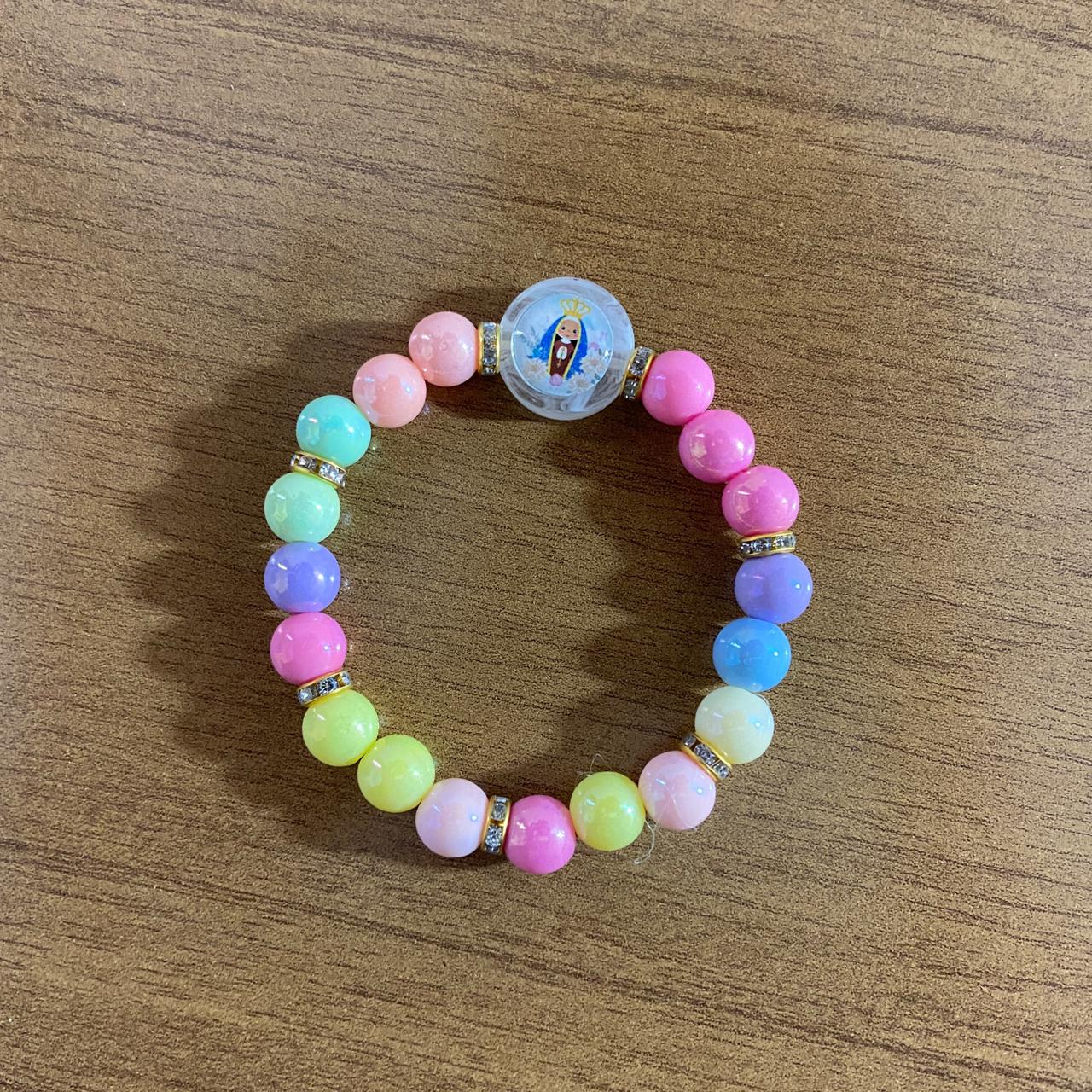 PULSEIRA PÉROLA INFANTIL COM MEDALHA RESINADA NOSSA SENHORA APARECIDA  (03 UNIDADES)