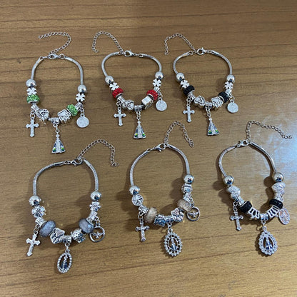 PULSEIRA PRATEADA NOSSA SENHORA APARECIDA MODELOS SORTIDOS COM BERLOQUES  (6 UNIDADES)