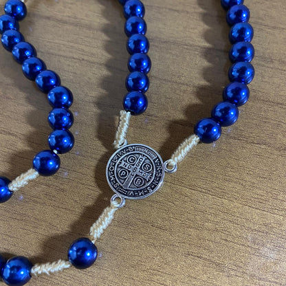TERÇO PÉROLA AZUL MEDALHA SÃO BENTO 08MM  ( 6 UNIDADES)