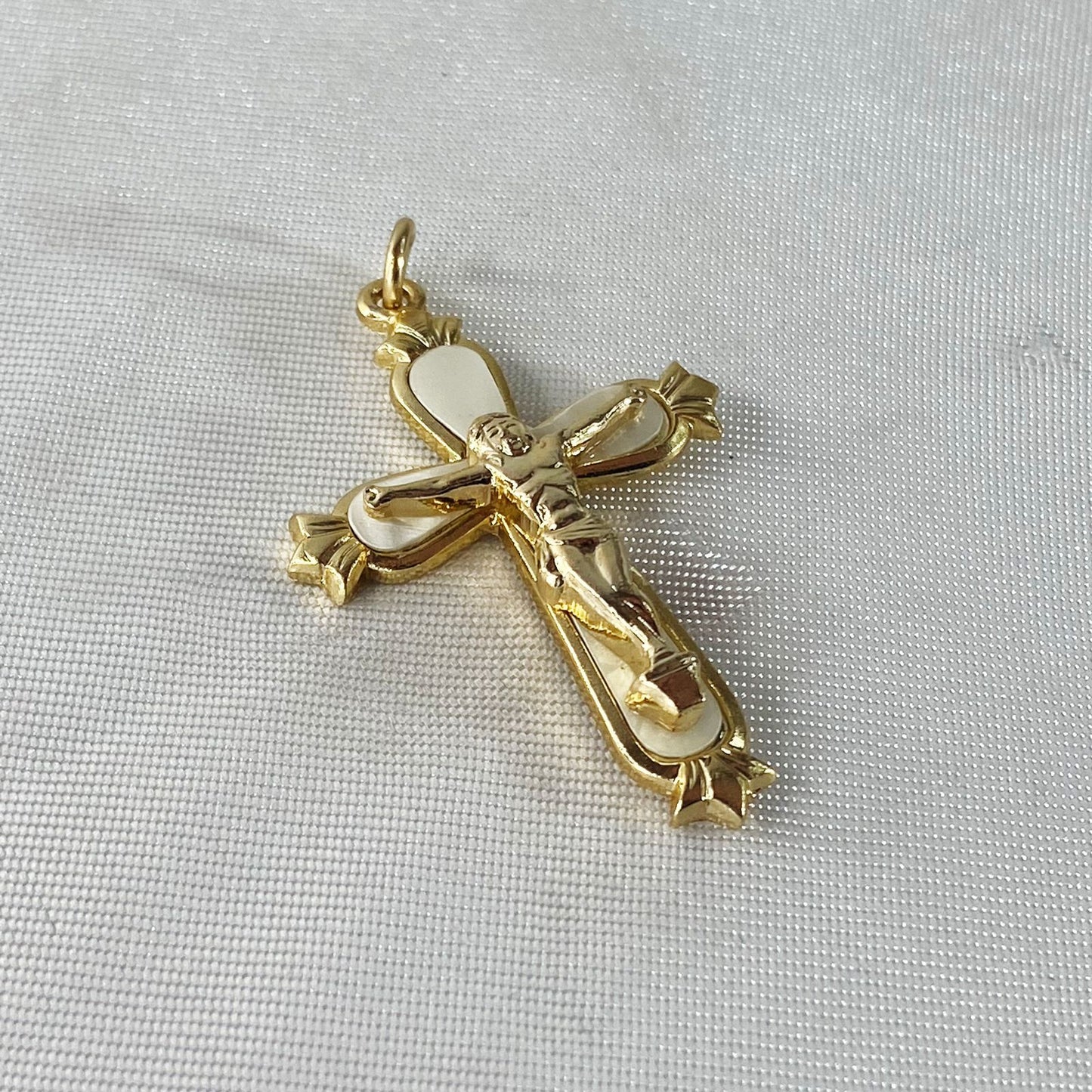 PINGENTE DOURADO CRUCIFIXO MOD3 (12 UNIDADES)