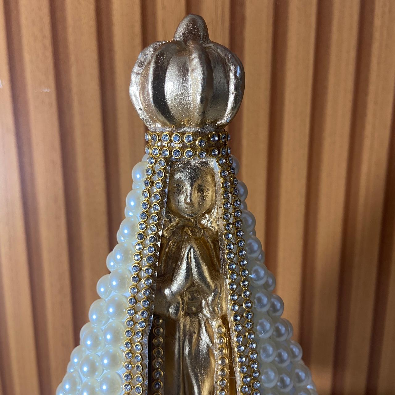 IMAGEM DE GESSO NOSSA SENHORA APARECIDA DOURADA COM PÉROLA  22,5CM (1 UNIDADE)