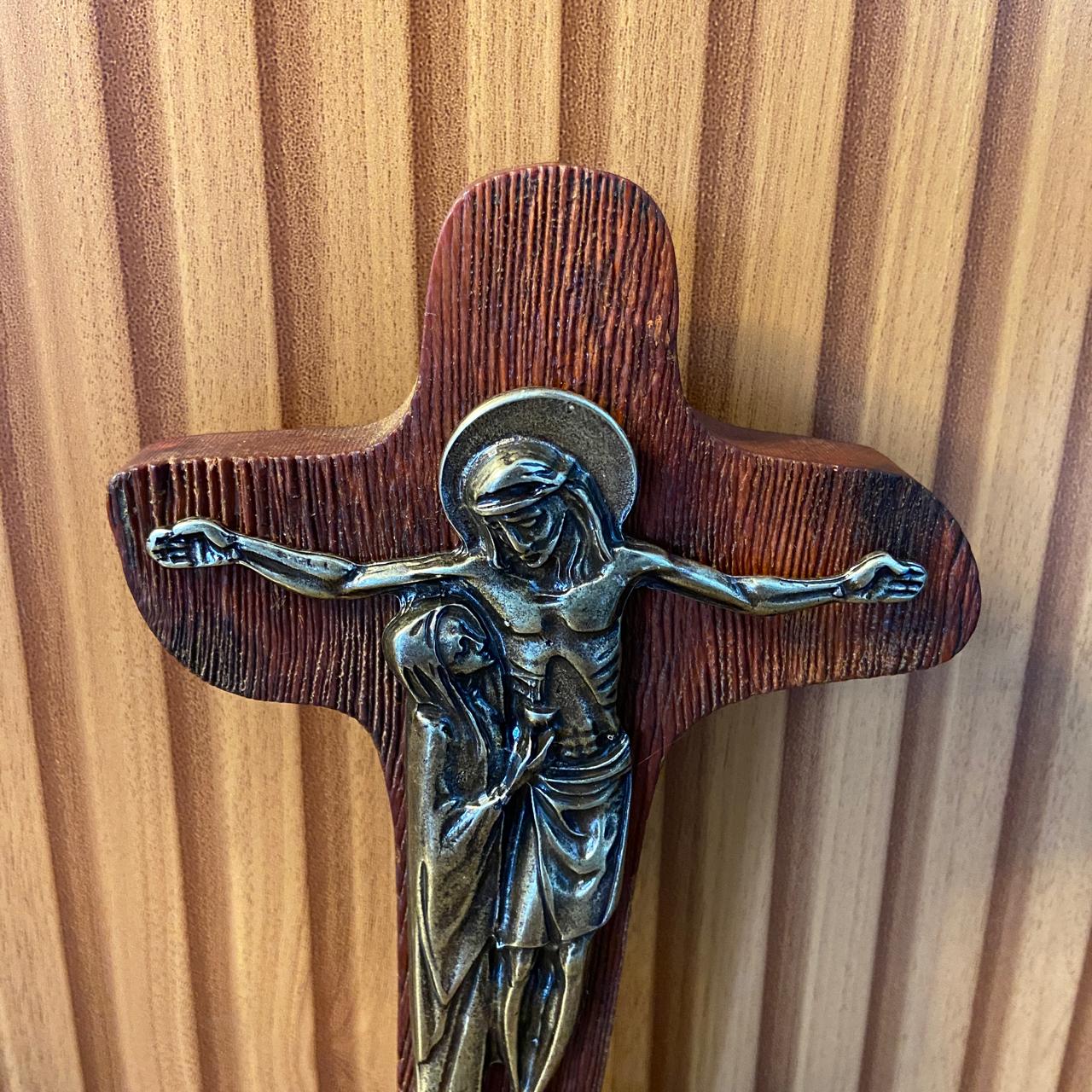 CRUCIFIXO MADEIRA DE MESA DA UNIDADE 22CM (1 UNIDADE)