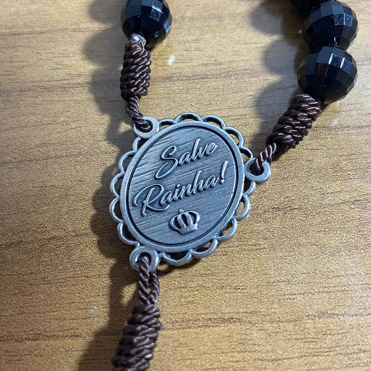 TERÇO CRAVEJADO PRETO SAGRADA FAMÍLIA 10MM (1 UNIDADE)