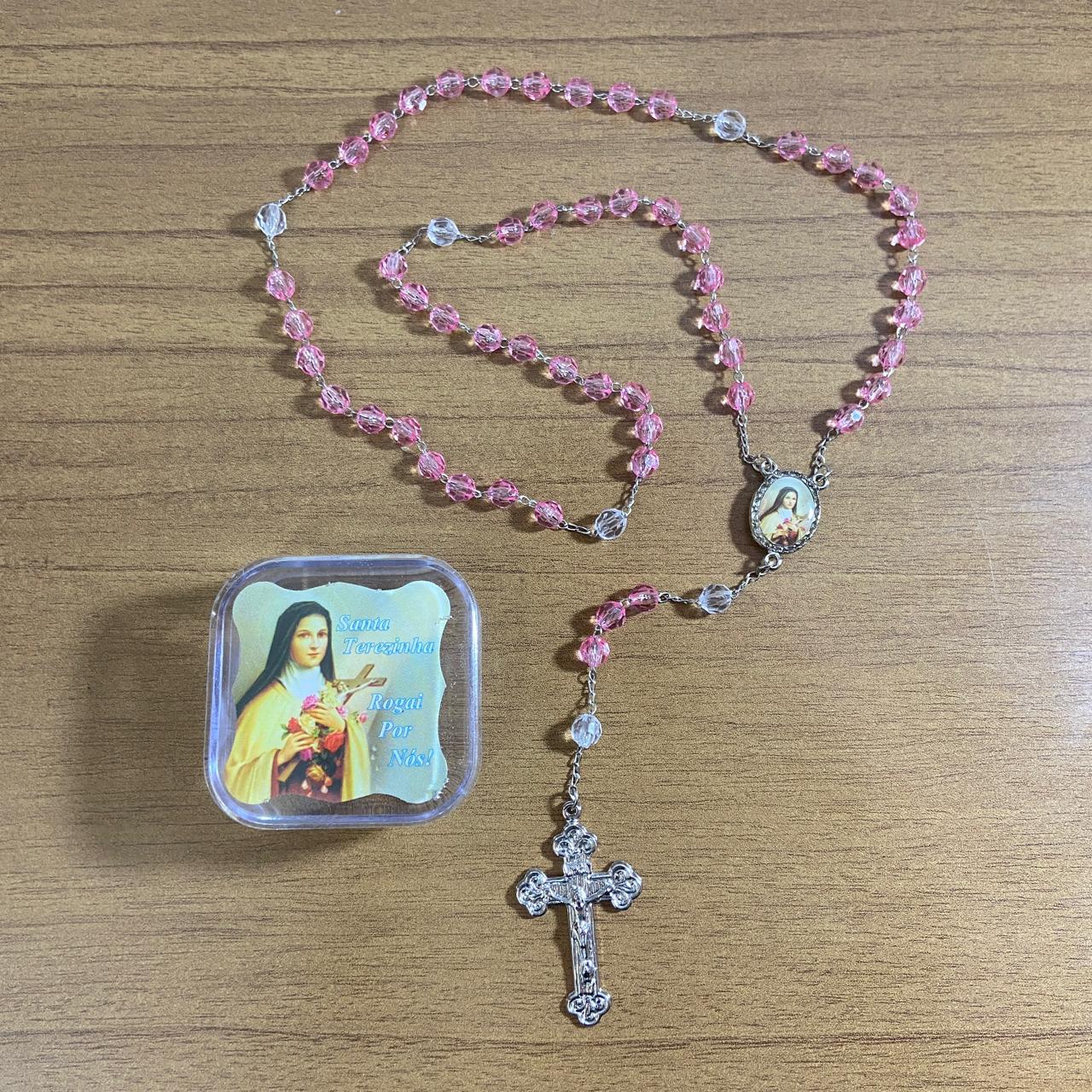 TERÇO SEMICRISTAL NA CAIXINHA SANTA TERESINHA 6MM (6 UNIDADES)