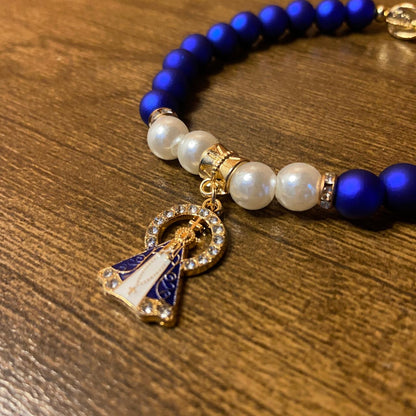 PULSEIRA PÉROLA  AZUL COM PINGENTE NOSSA SENHORA APARECIDA  (03 UNIDADE)