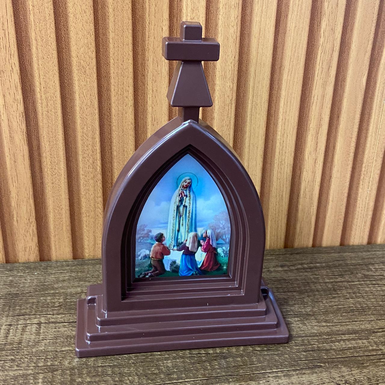 CAPELA ACRÍLICA G NOSSA SENHORA DE FÁTIMA MARROM 18X12CM (1 UNIDADE)