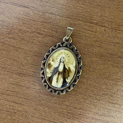 PINGENTE OURO VELHO RESINADO NOSSA SENHORA DAS GRAÇAS  (6 UNIDADES)