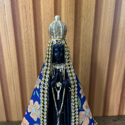 IMAGEM DE GESSO NOSSA SENHORA APARECIDA MANTO TECIDO AZUL ESCURO 14CM (1 UNIDADE)