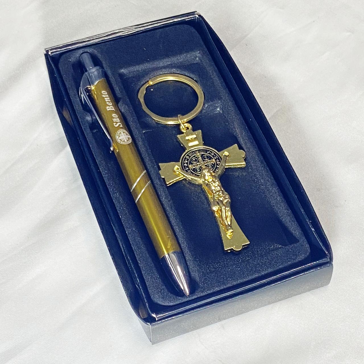 KIT CANETA COM CHAVEIRO CRUCIFIXO MEDALHA SÃO BENTO ( 1 UNIDADE)