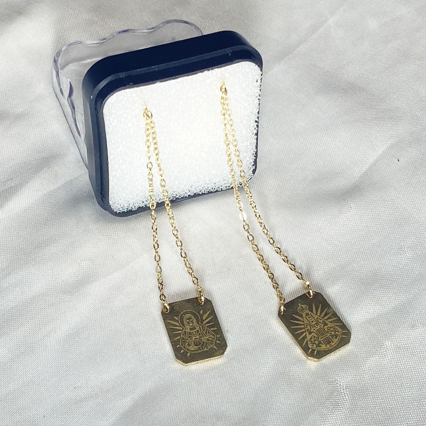 ESCAPULÁRIO DOURADO SAGRADO CORAÇÃO DE JESUS E NOSSA SENHORA APARECIDA  (6 UNIDADES)
