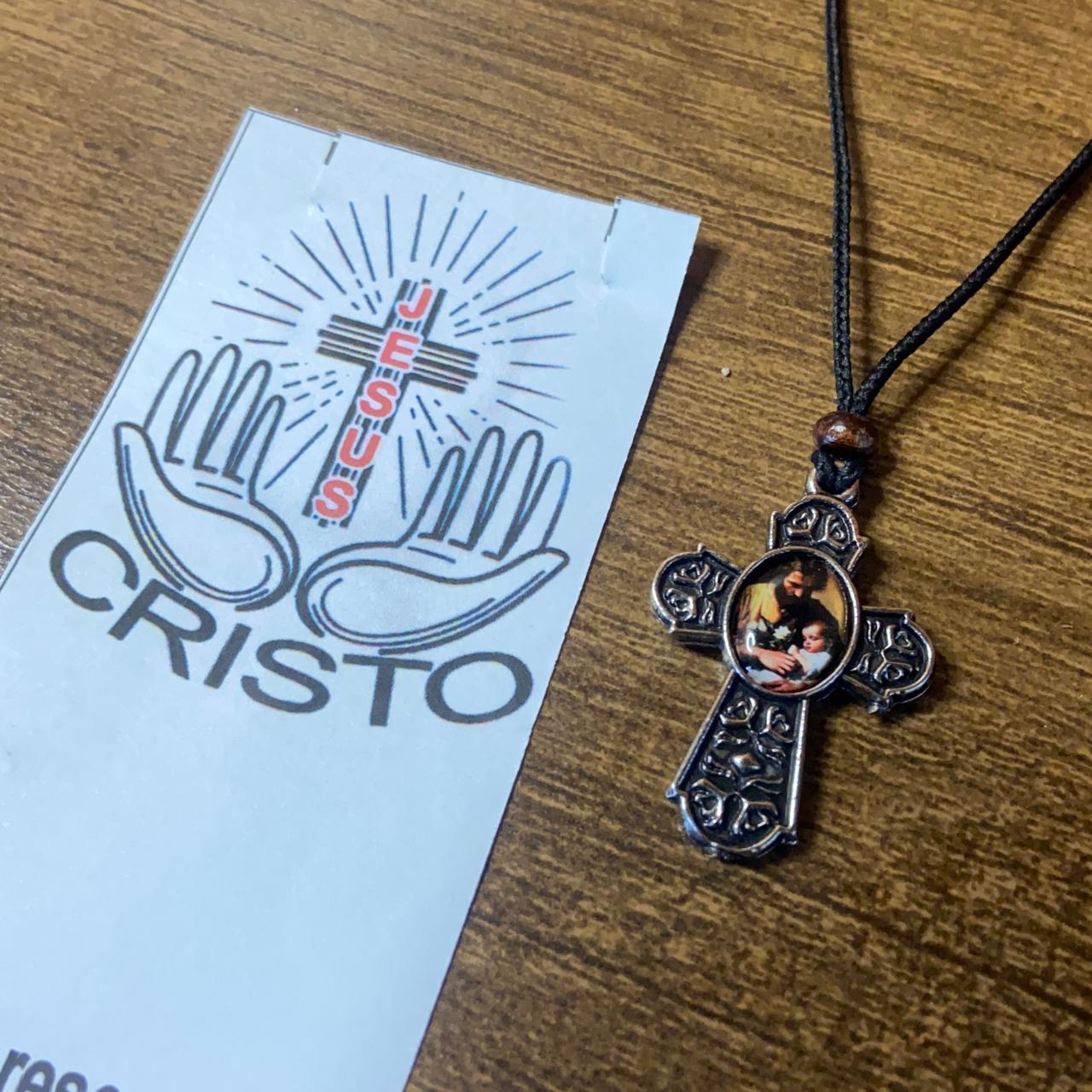 CORDÃO COM CRUZ RESINADA SÃO JOSÉ   ( 3 UNIDADES)