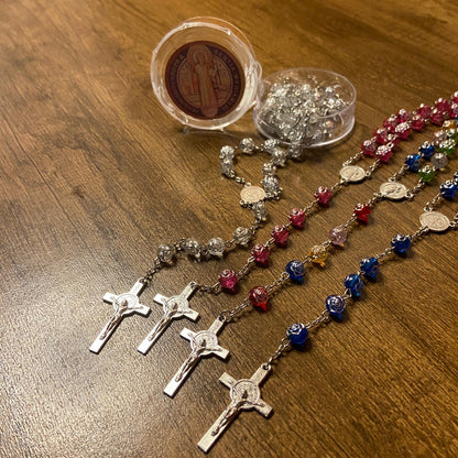 TERÇO ROSAS MEDALHA SÃO BENTO CORES SORTIDAS 08MM (06 UNIDADES)