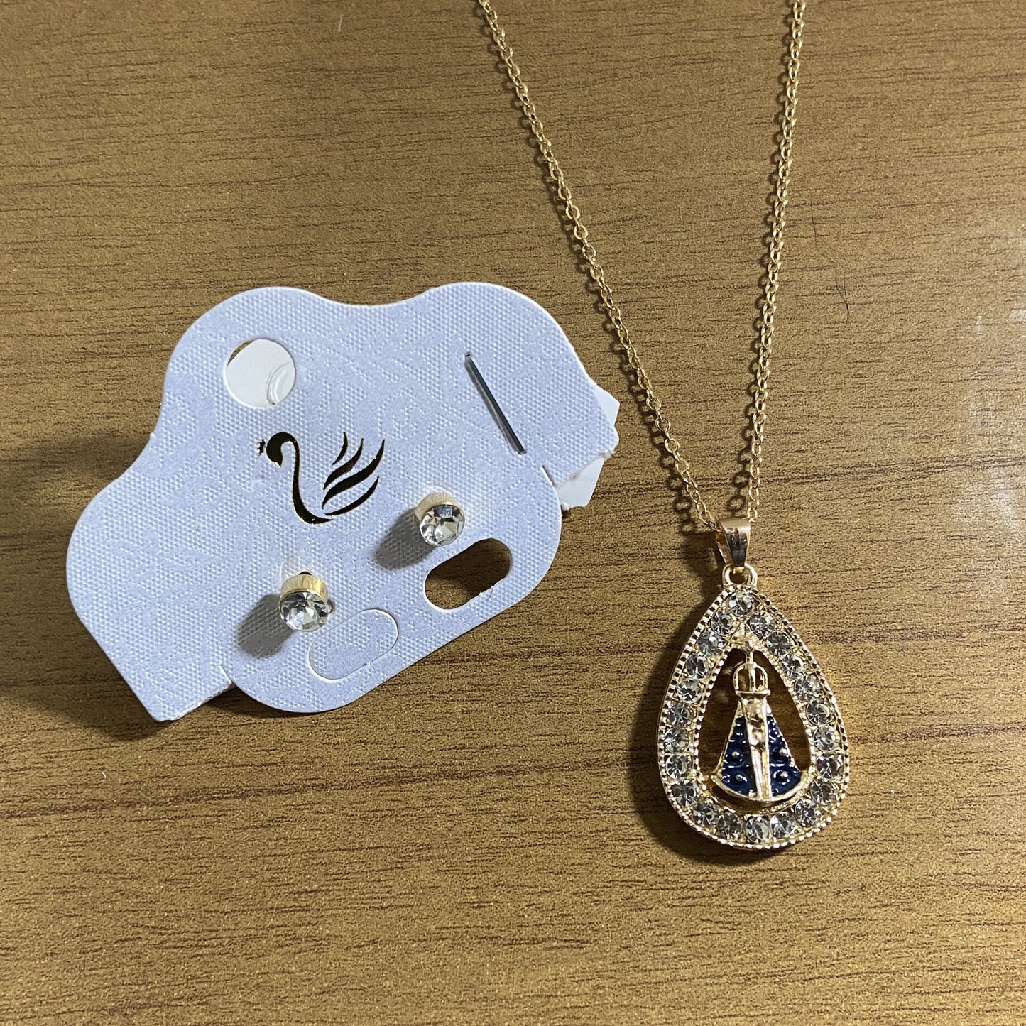 CORRENTE DOURADA COM BRINCO PONTA DE LUZ NOSSA SENHORA APARECIDA MOD 02  ( 1 UNIDADE)