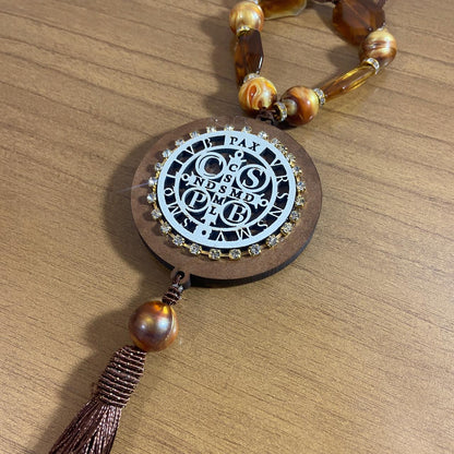 ADORNO COM PEDRARIA MEDALHA SÃO BENTO MDF E STRASS 30CM (1 UNIDADE)