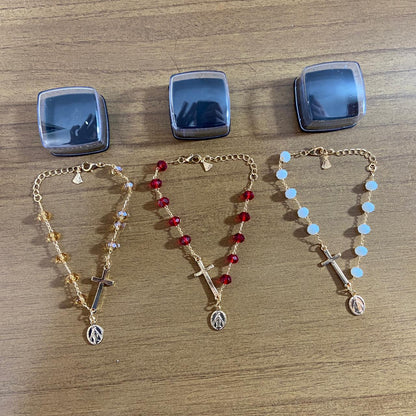 PULSEIRA CRISTAL CRUZ COM PINGENTE NOSSA SENHORA DAS GRAÇAS CORES SORTIDAS  (03 UNIDADES)