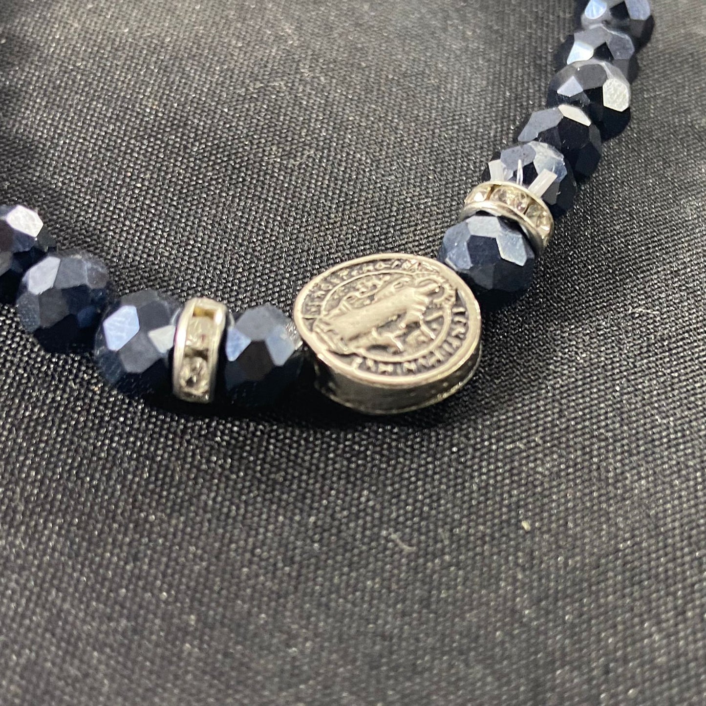 PULSEIRA CRISTAL MEDALHA SÃO BENTO GRAFITE (06 UNIDADES)