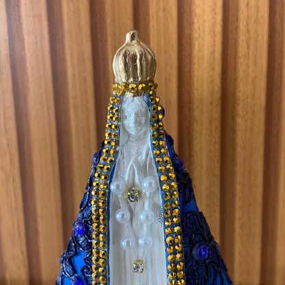 IMAGEM DE GESSO NOSSA SENHORA APARECIDA BRANCA DECOUPAGE AZUL 15CM (1 UNIDADE)