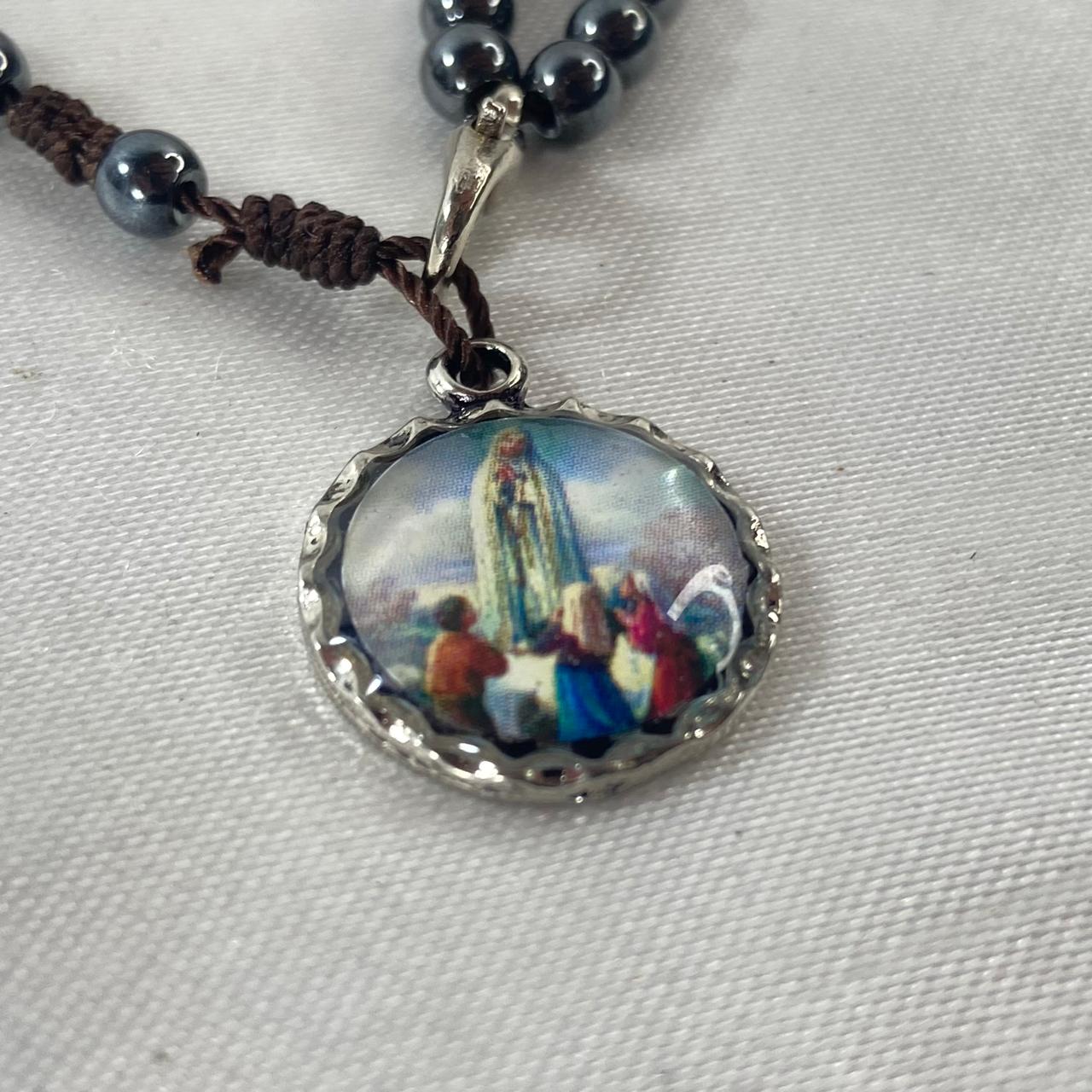 TERÇO PULSEIRA HEMATITA NOSSA SENHORA DE FÁTIMA 4MM (6 UNIDADES)