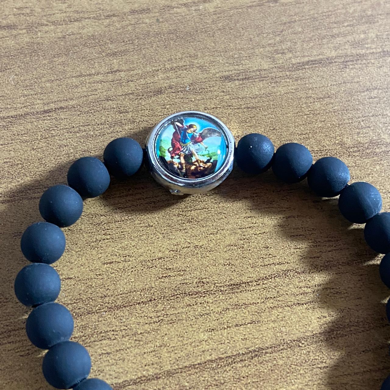 PULSEIRA EMBORRACHADA SÃO MIGUEL ARCANJO PRETA REGULÁVEL (6 UNIDADES)