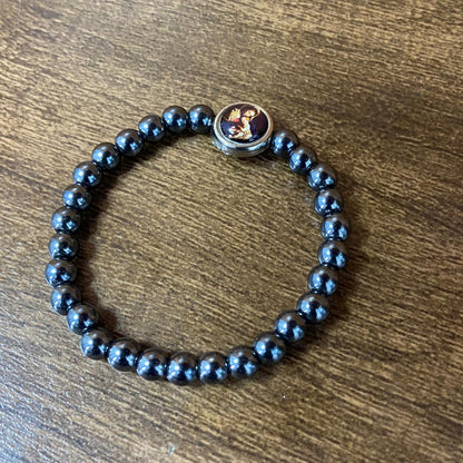 PULSEIRA HEMATITA MEDALHA RESINADA DIVINA PROVIDÊNCIA  ( 5 UNIDADES)