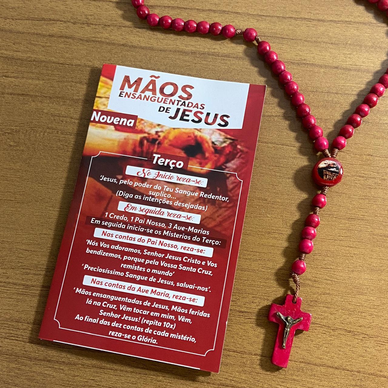 TERÇO DE MADEIRA MÃOS ENSANGUENTADAS DE JESUS 6MM MOD1 (3 UNIDADES)