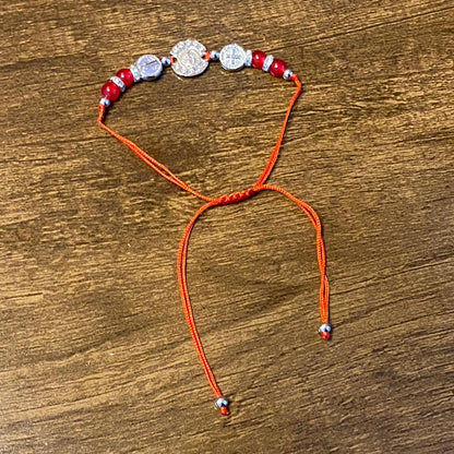 PULSEIRA REGULÁVEL CRISTAL VERMELHO COM MEDALHA SÃO BENTO   ( 01 UNIDADE)