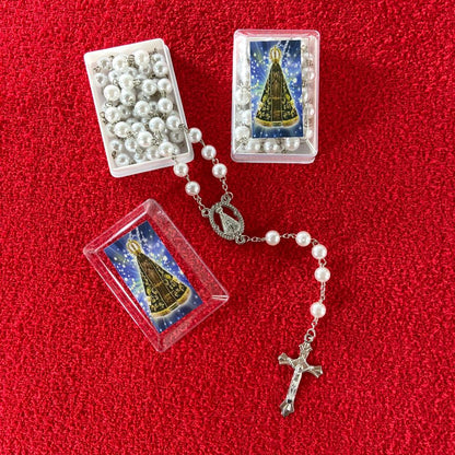 TERÇO PÉROLA NA CAIXINHA NOSSA SENHORA APARECIDA 6MM (6 UNIDADES)