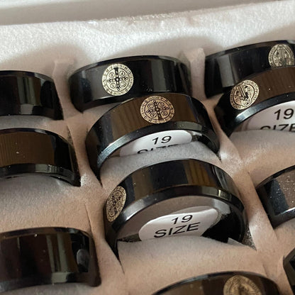 ANEL METAL PRETO COM MEDALHA SÃO BENTO (36 UNIDADES)