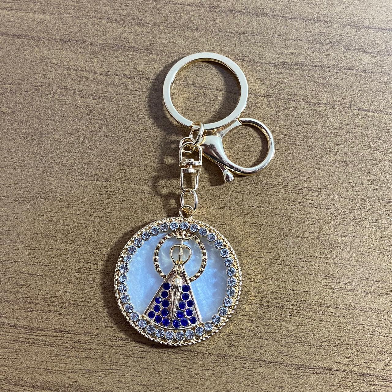 CHAVEIRO LUXO NOSSA SENHORA APARECIDA MADREPÉROLA COM STRASS MOD3 (6 UNIDADES)