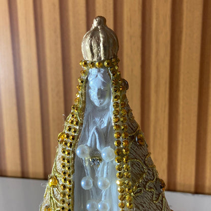 IMAGEM DE GESSO NOSSA SENHORA APARECIDA BRANCA DECOUPAGE DOURADO 15CM (1 UNIDADE)
