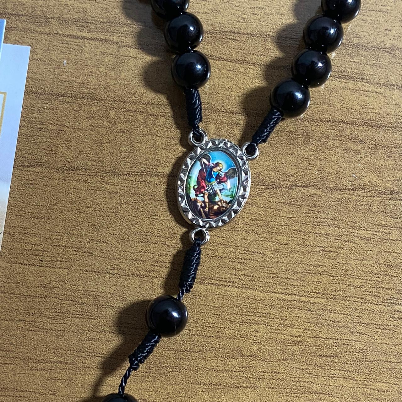 TERÇO PÉROLA PRETA SÃO MIGUEL ARCANJO 8MM (1 UNIDADE)