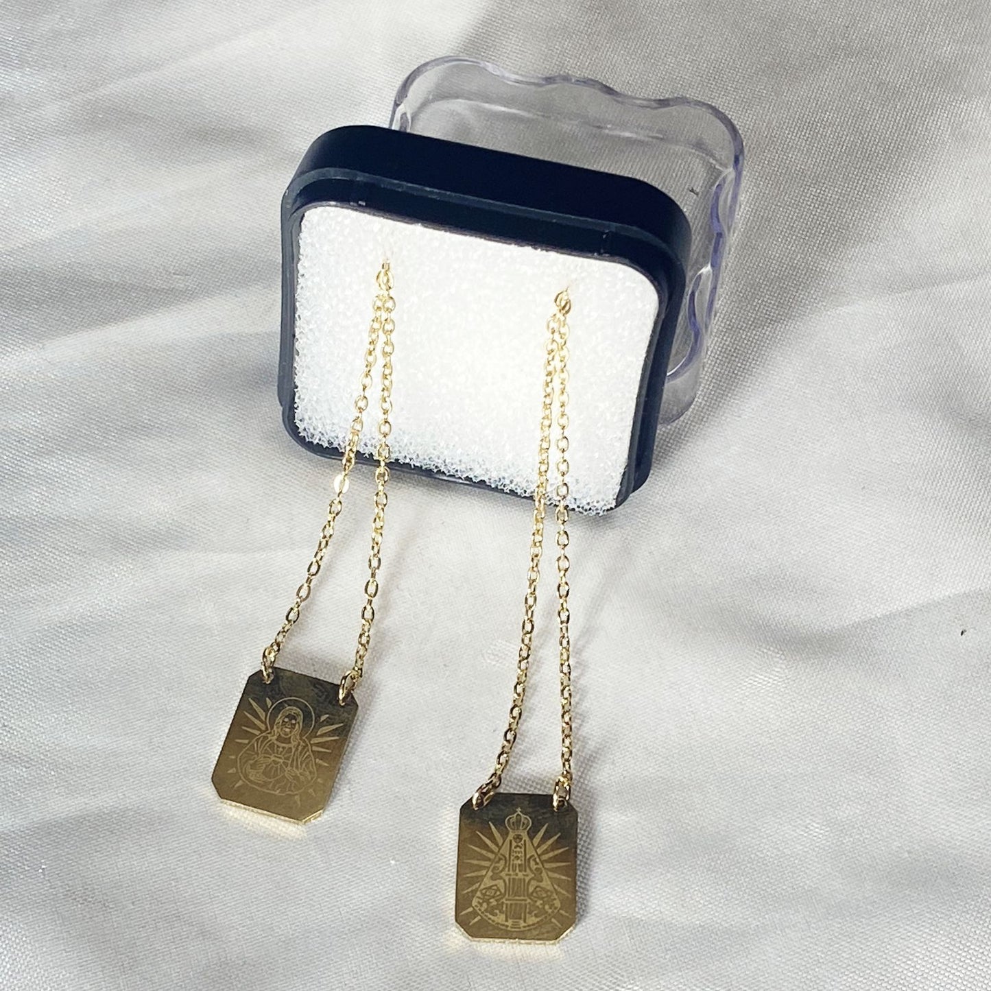 ESCAPULÁRIO DOURADO SAGRADO CORAÇÃO DE JESUS E NOSSA SENHORA APARECIDA  (6 UNIDADES)