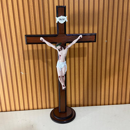 CRUCIFIXO MADEIRA DE MESA COM CRISTO DE RESINA NACIONAL  51,5CM (1 UNIDADE)