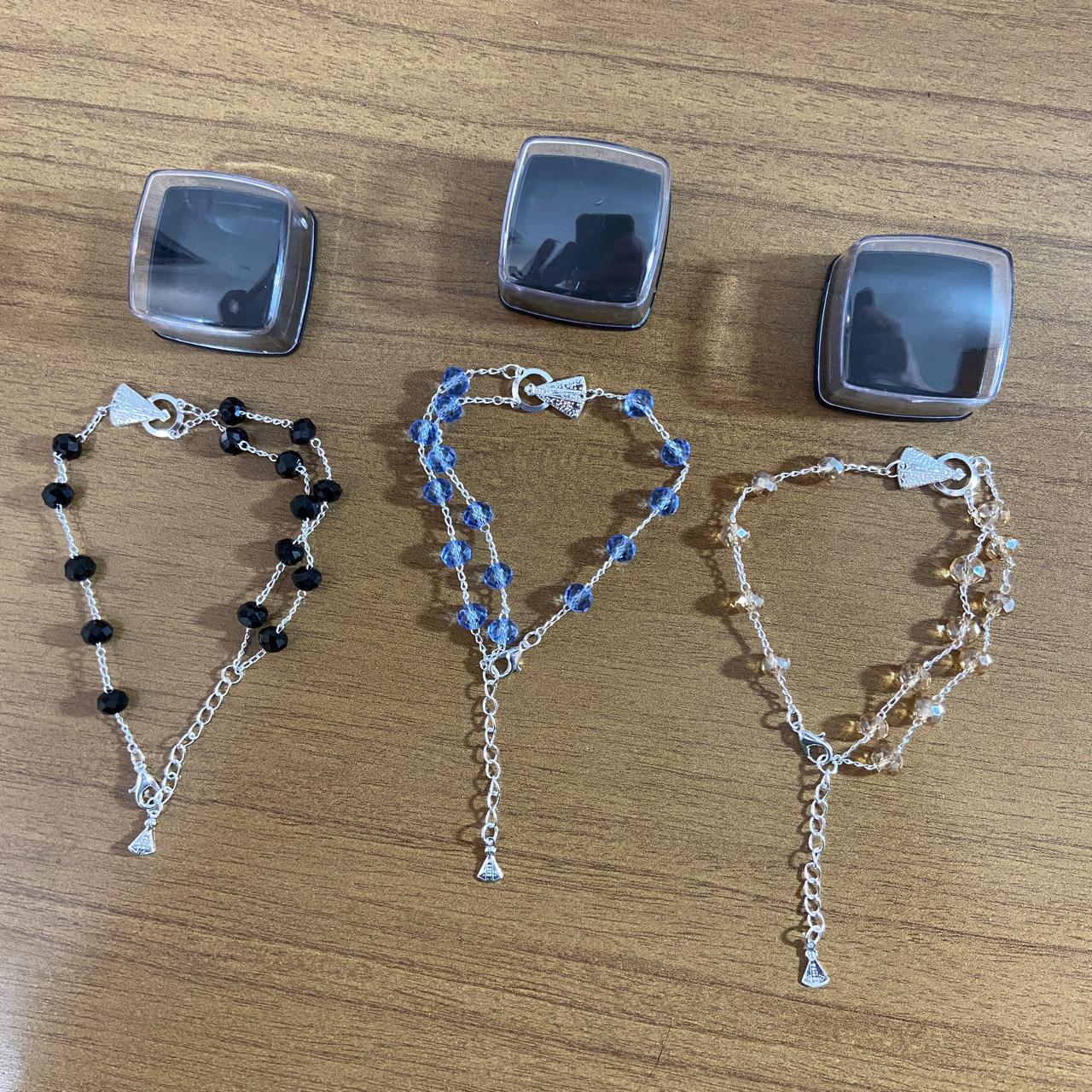 PULSEIRA PRATEADA CRISTAL NOSSA SENHORA APARECIDA CORES SORTIDAS  (03 UNIDADES)