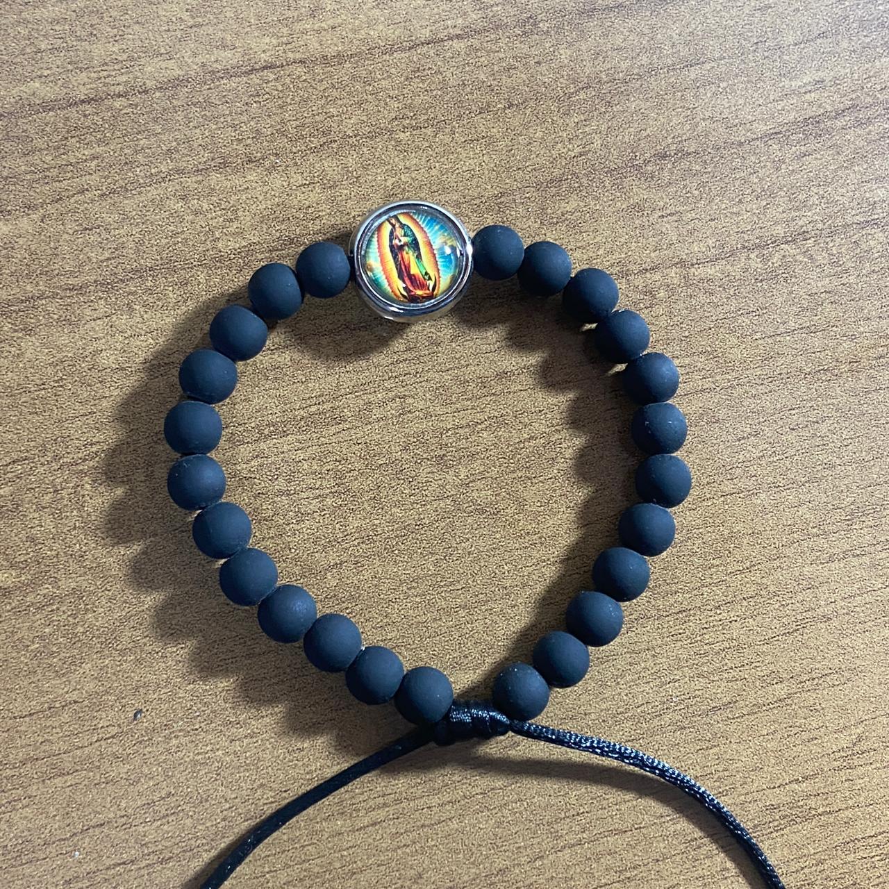 PULSEIRA EMBORRACHADA NOSSA SENHORA DE GUADALUPE PRETA REGULÁVEL (6 UNIDADES)