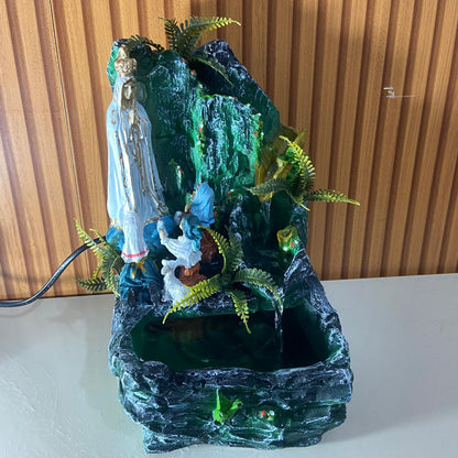 FONTE DE RESINA NACIONAL VERDE NOSSA SENHORA DE FÁTIMA COM PASTORES 26CM (1 UNIDADE)