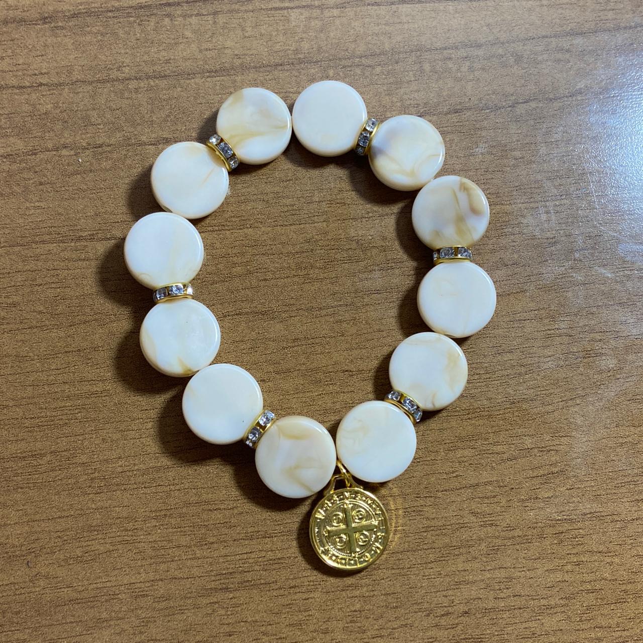 PULSEIRA PÉROLA MEDALHA DE SÃO BENTO 10MM MOD-5 (03 UNIDADES)