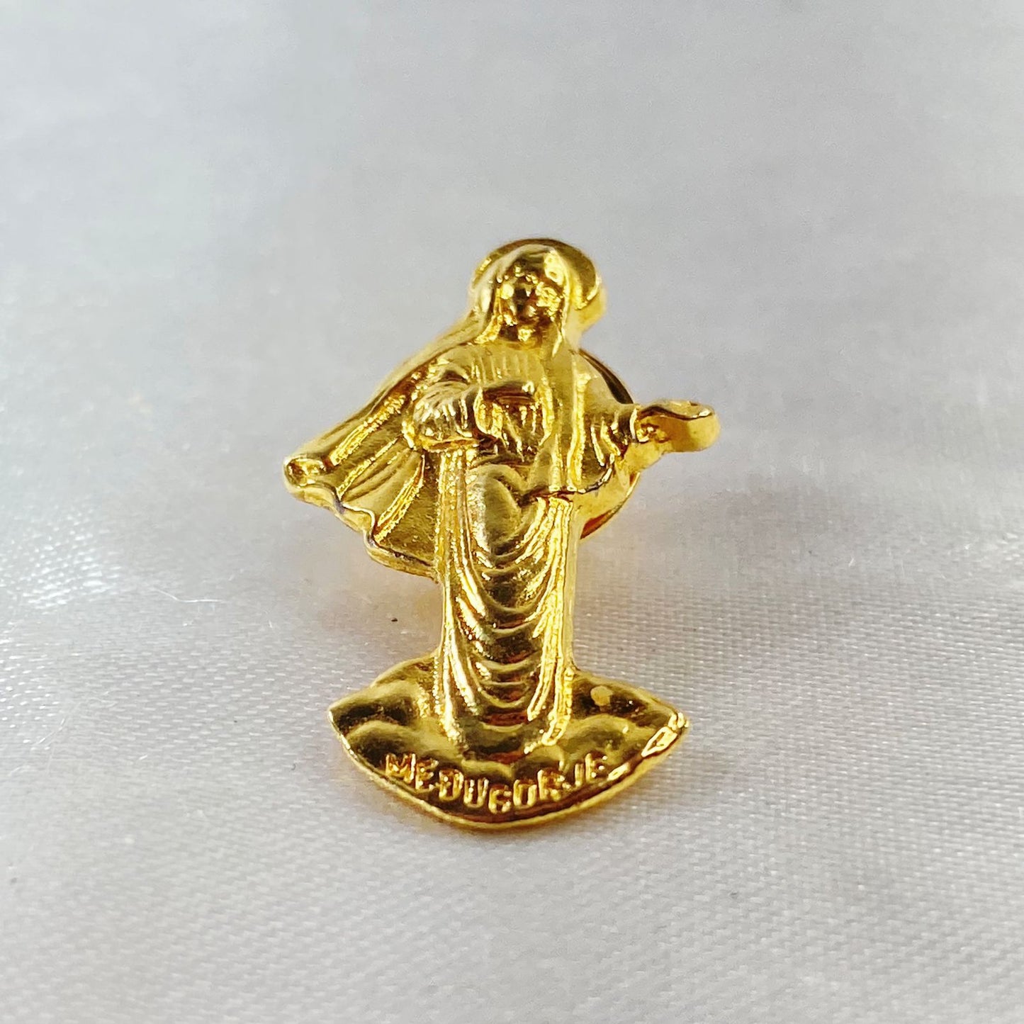 BOTOM DOURADO NOSSA SENHORA DE MEDJUGORJE (4 UNIDADES)