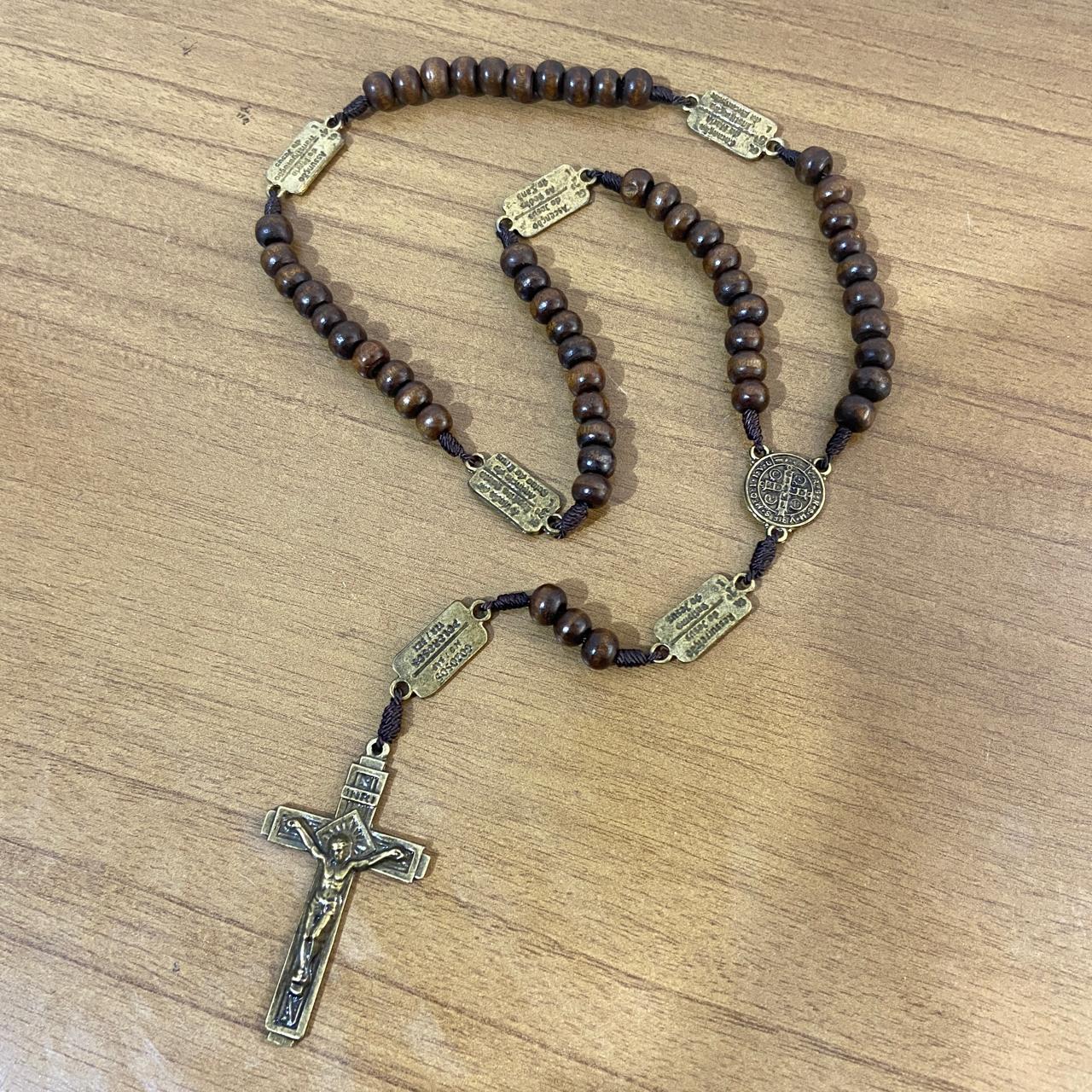 TERÇO DE MADEIRA CONTEMPLAÇÃO DOS MISTÉRIOS DO ROSÁRIO MEDALHA SÃO BENTO (1 UNIDADE)