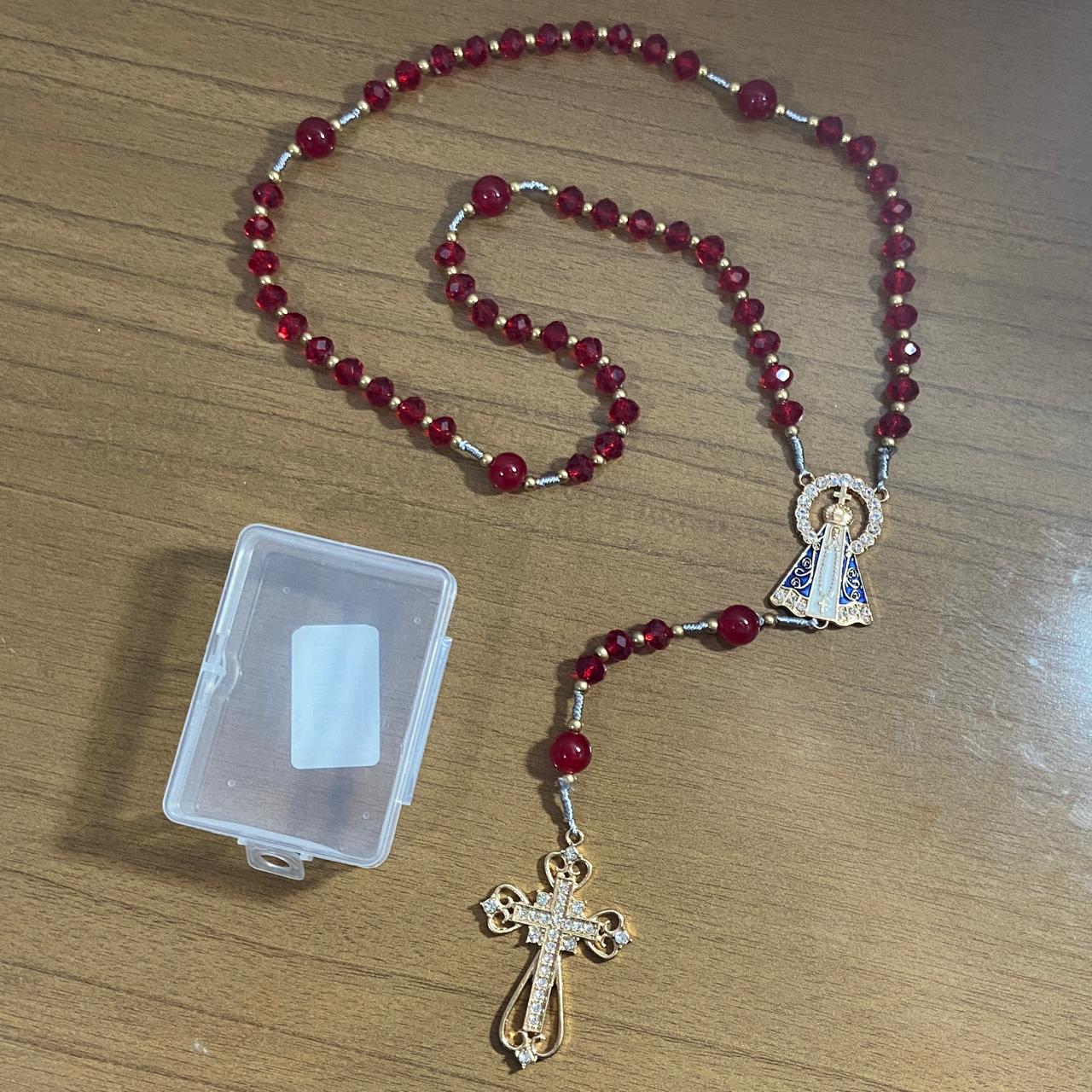 TERÇO DE NOIVA DOURADO CRISTAL VERMELHO NOSSA SENHORA APARECIDA 08MM (1 UNIDADE)