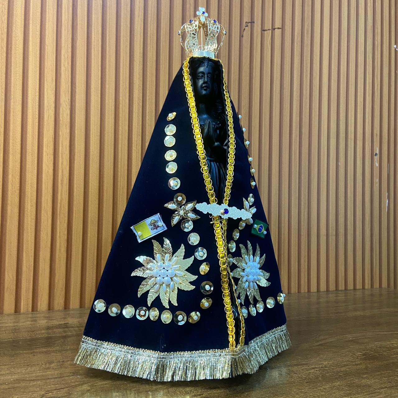 IMAGEM DE GESSO RÉPLICA NOSSA SENHORA APARECIDA COM MANTO E COROA 34CM (1 UNIDADE)